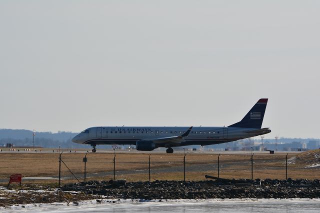 Embraer ERJ-190 (N957UW)