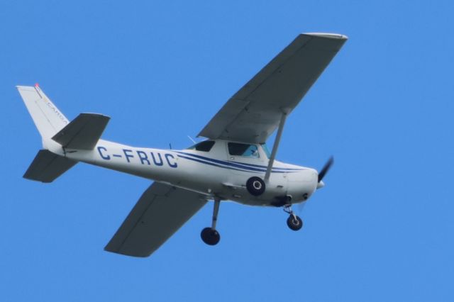 Cessna 152 (C-FRUC) - C-FRUC Cessna Commuter 152 Cargair Ltee Survolant la ville de Lavaltrie QC. Le 21-07-2024 à 14:24.