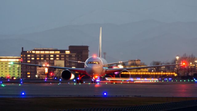 BOEING 767-300 (JA01HD) - Hokkaido International Airlinesbr /Boeing 767-33A/ERbr /Nov.29.2015 Hakodate Airport [HKD/RJCH] JAPAN