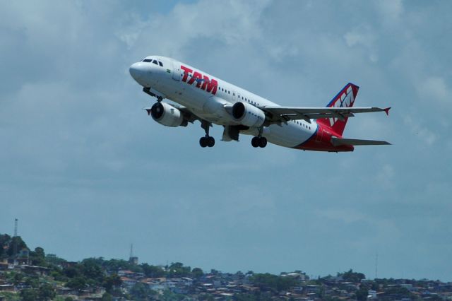 Airbus A320 (PR-MYA) - 15/09/2017