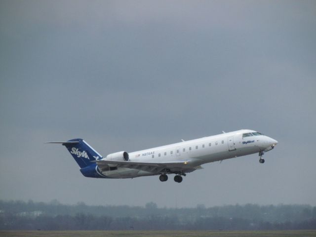 Canadair Regional Jet CRJ-200 (N874AS)