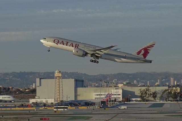 Boeing 777-200 (A7-BBI) - a rel=nofollow href=http://flightaware.com/live/flight/A7BBI/history/20160101/2310Z/KLAX/OTHHhttps://flightaware.com/live/flight/A7BBI/history/20160101/2310Z/KLAX/OTHH/a