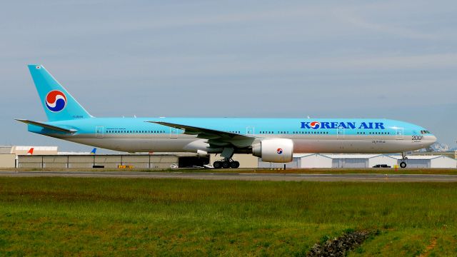 BOEING 777-300 (HL8346) - BOE483 taxis after landing on Rwy 16R to complete a C1 flight on 5.9.19.  (B777-3B5(ER) / ln 1600 / cn 63434).