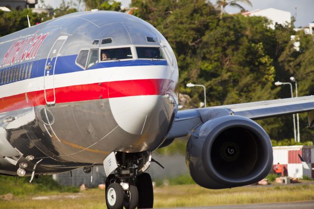 Boeing 737-800 (N929AN)