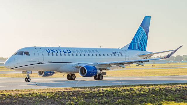 Embraer 175 (N82366)