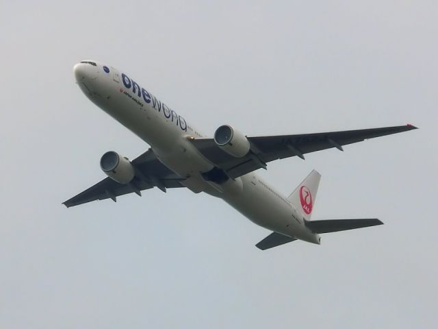 BOEING 777-300 (JA752J) - one world