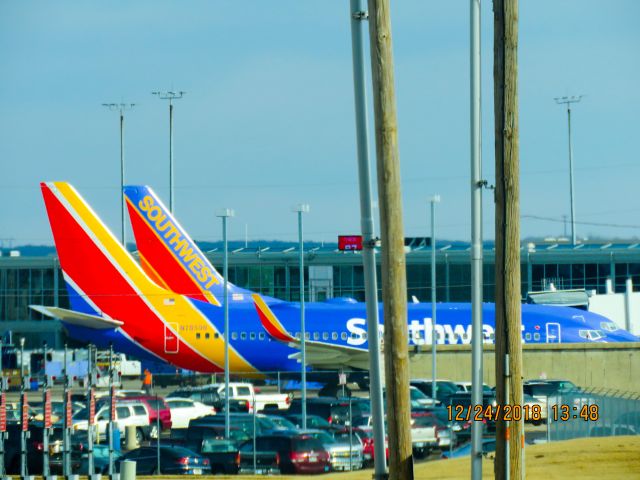 Boeing 737-700 (N7859B)