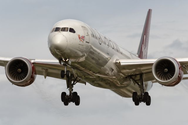 Boeing 787-9 Dreamliner (G-VMAP) - 4th August, 2024:  "West End Girl" on short finals to runway 27L at Heathrow as flight VS 355 from Mumbai's Chhatrapati Shijavi.