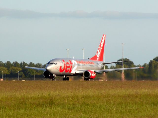 Boeing 737-700 (G-CELG) - B737-300