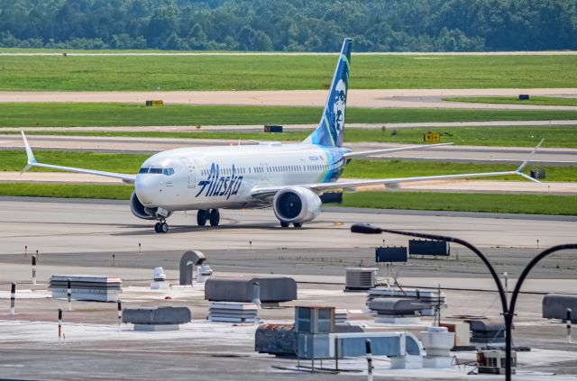 Boeing 737-900 (N920AK)