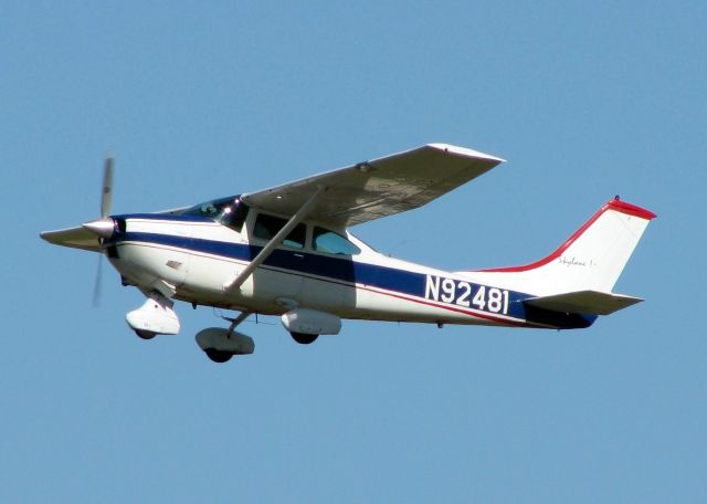 Cessna Skylane (N92481) - Off of Rwy 32 at Downtown Shreveport.
