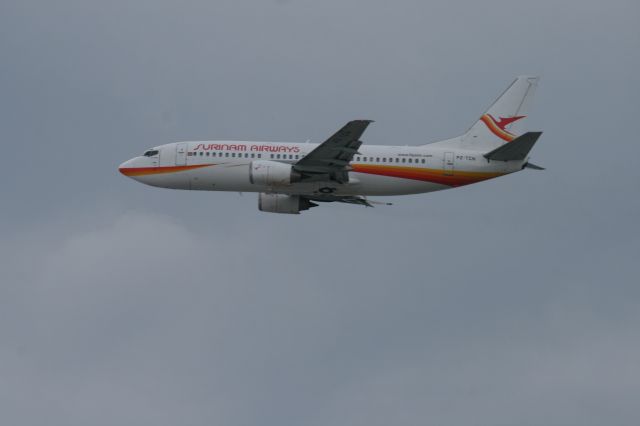 BOEING 737-300 (PZ-TCN)