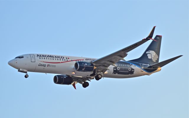 Boeing 737-700 (N845AM) - AeroMexico B737-800 (N845AM) is landing on  runway 05L in Mexico City Airport (AICM).