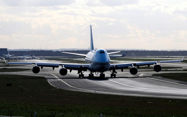 Boeing 747-400 (HL7448)