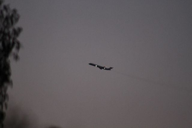 McDonnell Douglas MD-82 (XA-UVG) - DESPEGUE POR 27