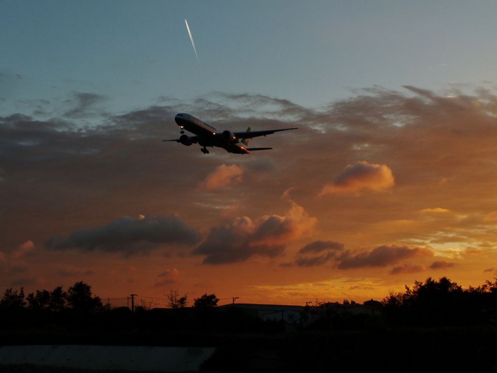 BOEING 777-300ER (B-16706) - b-16706