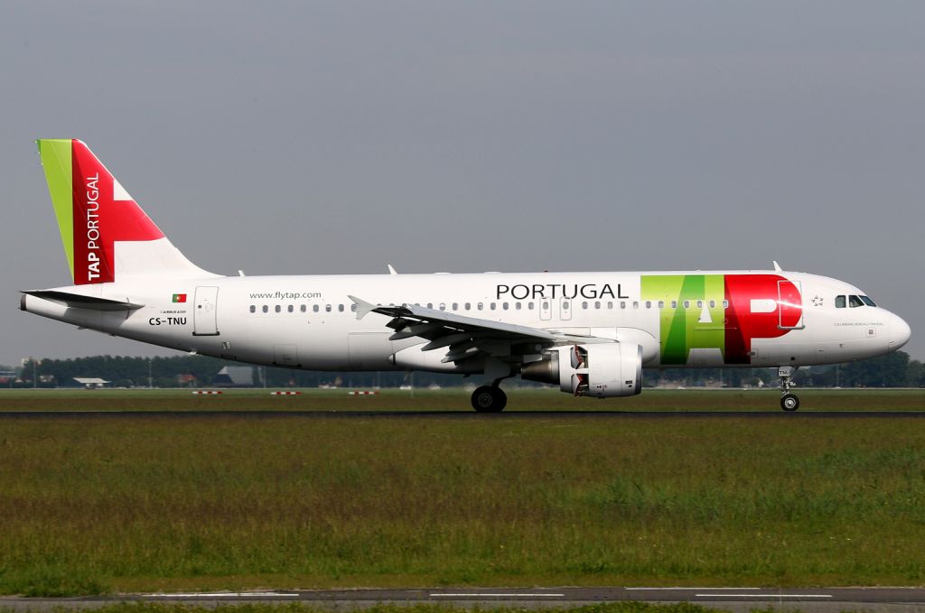 Airbus A320 (CS-TNU)