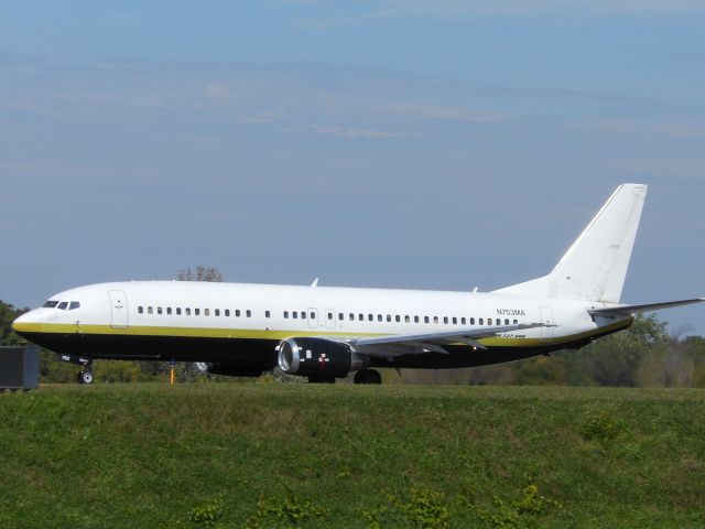 BOEING 737-400 (N753MA)