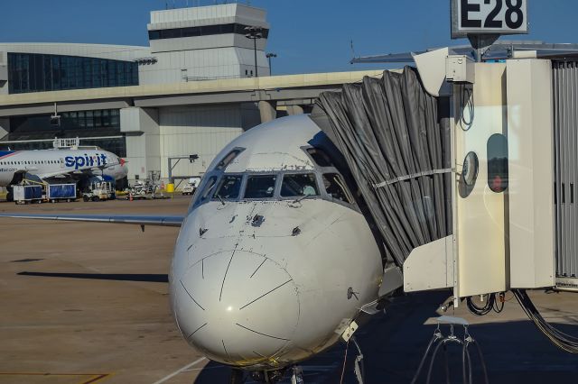 McDonnell Douglas MD-88 (N901DE) - This Maddog has seen better days that is for sure