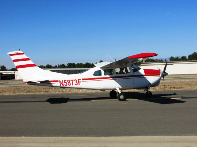 Cessna Centurion (N5873F) - Taxiing to parking