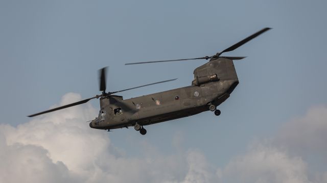 Boeing CH-47 Chinook (N88188) - Boeing CH47 Chinook