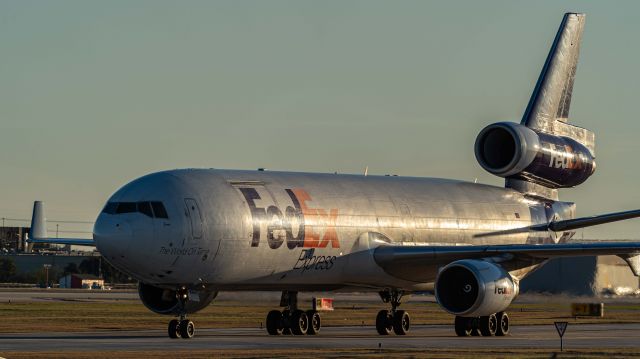 Boeing MD-11 (N582FE)