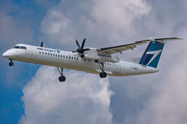 de Havilland Dash 8-400 (C-GWFE)