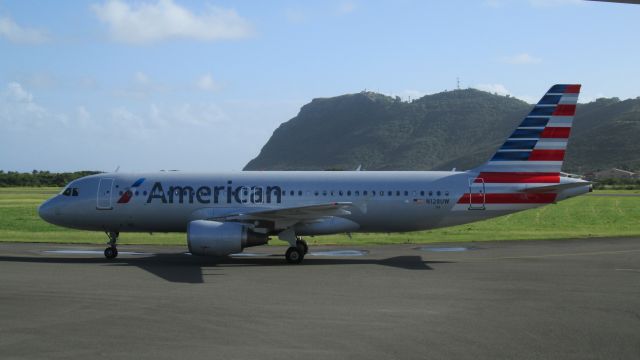Airbus A320 (N128UW)