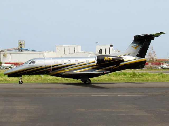 Embraer Phenom 300 (N4B)