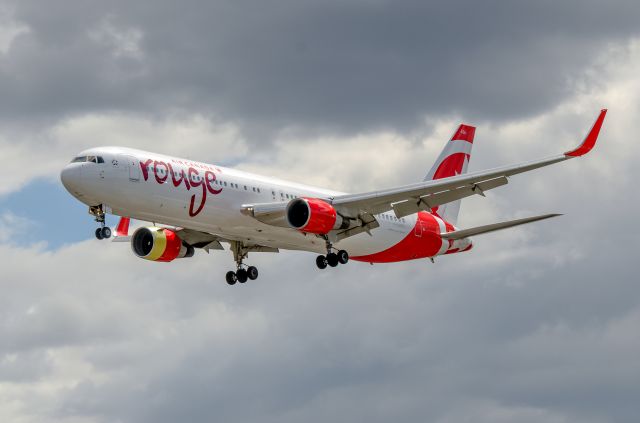 BOEING 767-300 (C-FMXC) - Very special livery of rouge 767 C-FMXC yellow cone (001)