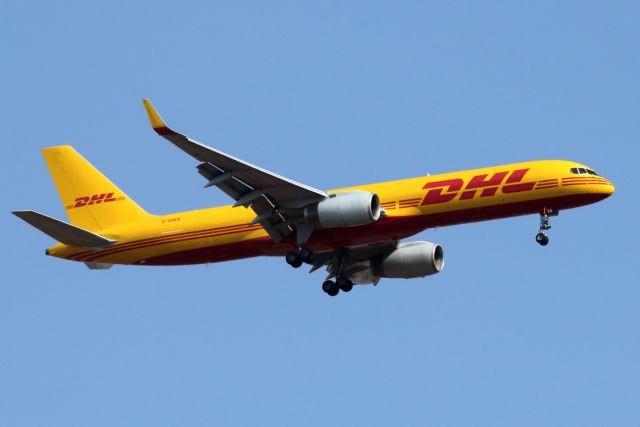 Boeing 757-200 (G-DHKB) - 03/11/2020:  Cargo flight from Brussels upon landing on runway 12.