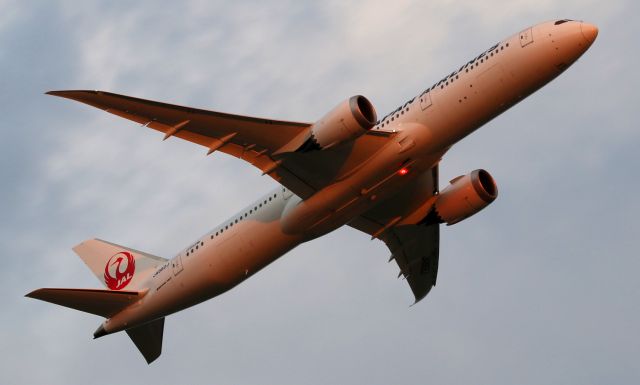 Boeing 787-9 Dreamliner (JA862J)