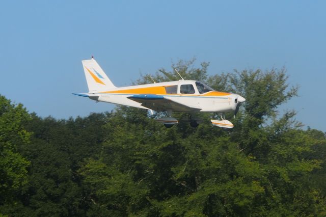 Piper Cherokee (N416JL)