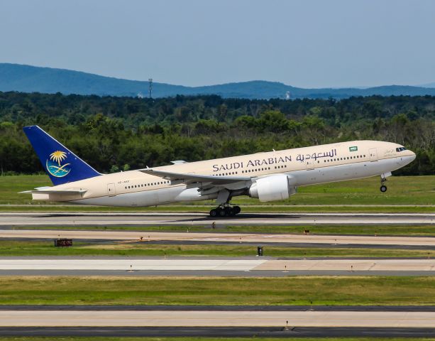 Boeing 777-200 (HZ-AKF)