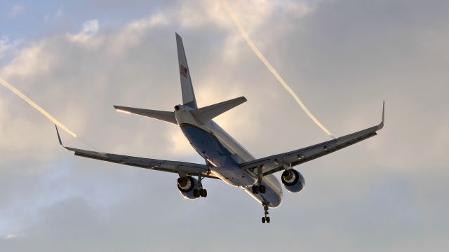 Boeing 757-200 (99-0004) - C-32A USAF, Prague, Dec 5, 2023