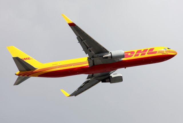 BOEING 767-300 (N643GT) - Climbing from 34L