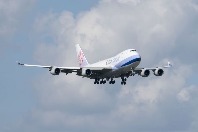 Boeing 747-400 (B-18711)