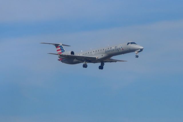 Embraer ERJ-145 (N673AE)