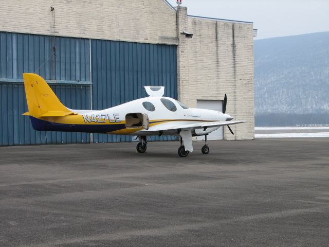 Experimental 200kts (N427LE) - Outside the Textron Lycoming Hangar at Williamsport Regional Airport.  Williamsport, PA.  The airport is actually in Montoursville, PA