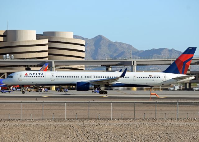 BOEING 757-300 (N587NW)