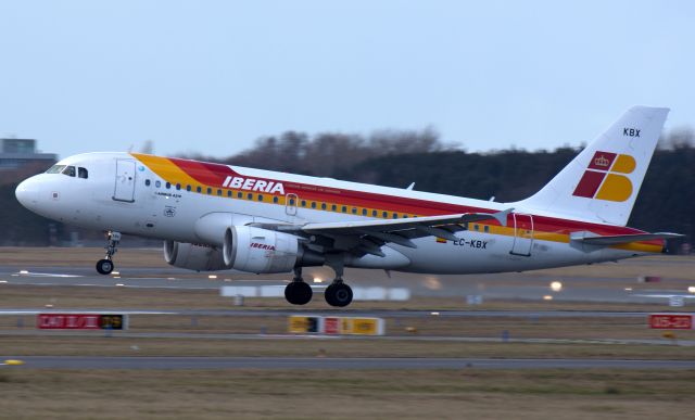 Airbus A319 (EC-KBX)