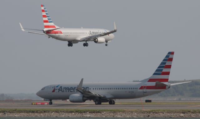 Boeing 737-800 (N813NN)