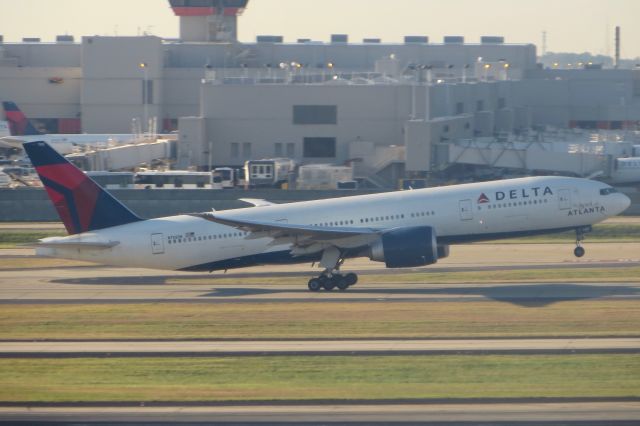 BOEING 777-200LR (N702DN) - Delta Airlines 777-200 "The Spirit Of Atlanta" 10/13/13