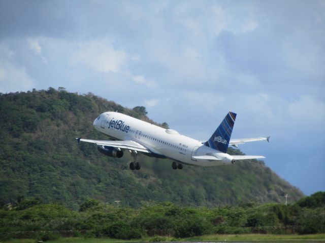 Airbus A320 (N651JB)