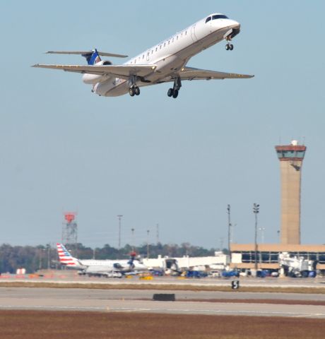 Embraer ERJ-135 (N13992)