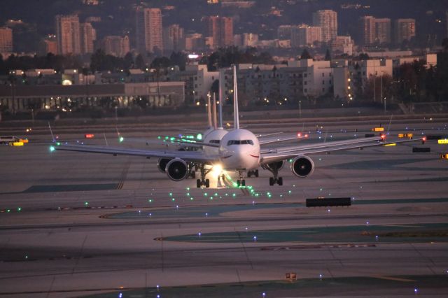 BOEING 767-200 (XA-LRC)