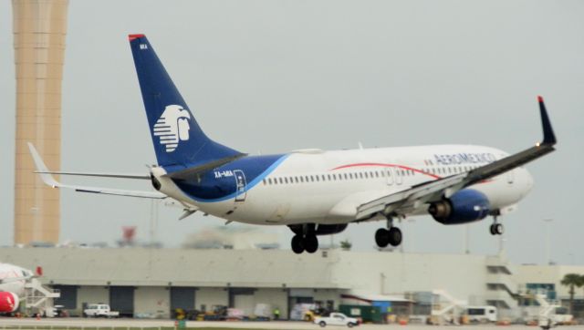 Boeing 737-800 (XA-MIA)