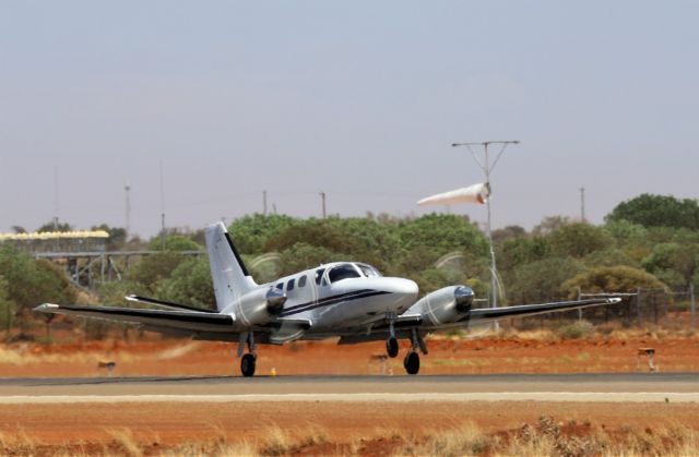 Cessna Conquest 2 (VH-LBD) - Cross wind landing at Meekatharra