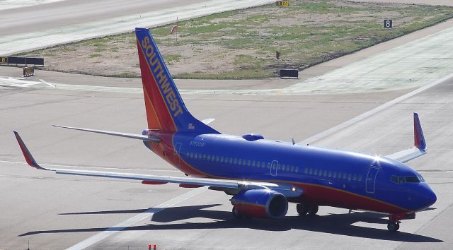 Boeing 737-700 (N753SW) - lining up on 27 at SAN