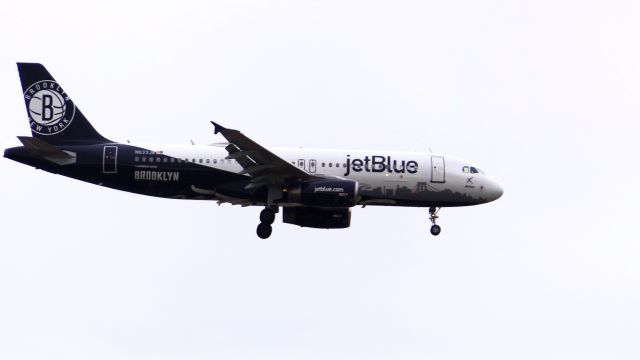 Airbus A320 (N633JB)